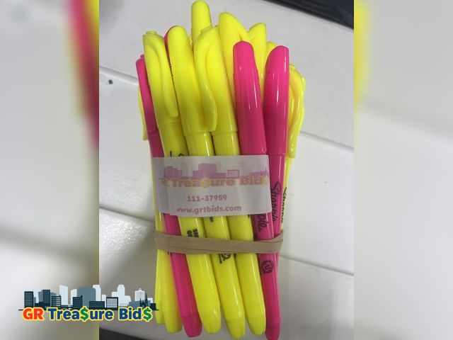 Lot 111-37959 - Sharpie ACCENT Highlighter, Pocket Highlighter Narrow Chisel, 30 Fluorescent Yellow &amp; 6 Pink