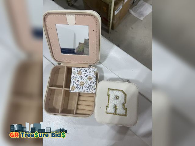 Lot 111-42191 - New Two letter “R” jewelry storage boxes. Large and small.