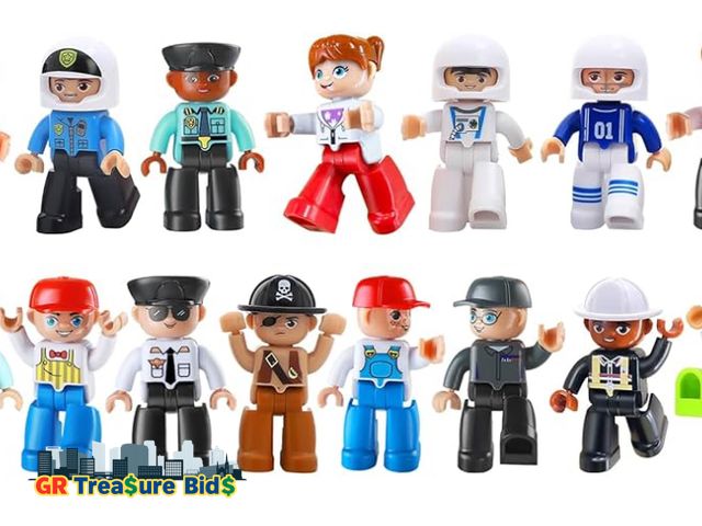Lot 111-73316 - New Large Magnetic Character Action Figures for Kids-15pcs,3”Community Toys People
