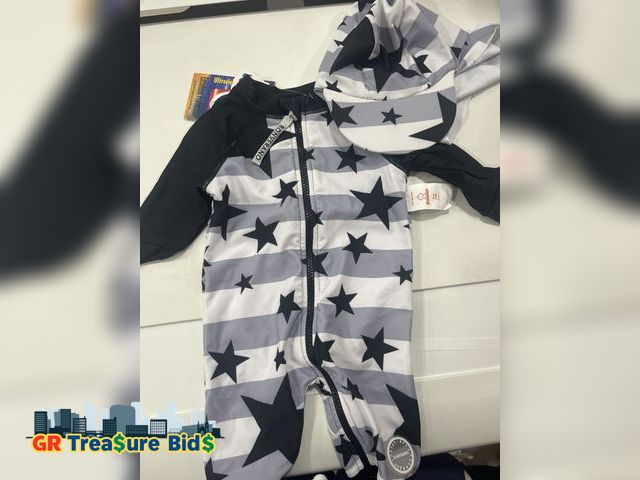 Lot 111-38757 - New Toddler Boys Swimsuit with Hat (3-6months) with stars