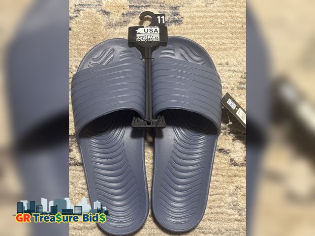 Lot 111-52780 - New Adult Shower Slide Sandal Size 11 gray color