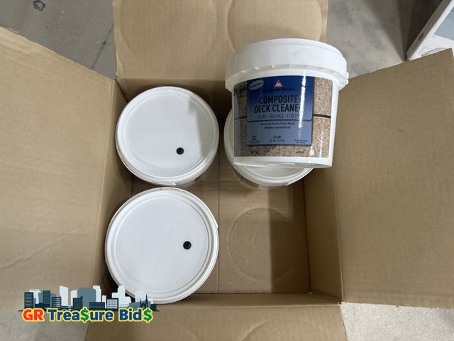 Lot 111-83672 - lot of 12 tubs of TW Deck Cleaner - 100% Sodium Metasilicate Deck and Fence Cleaner