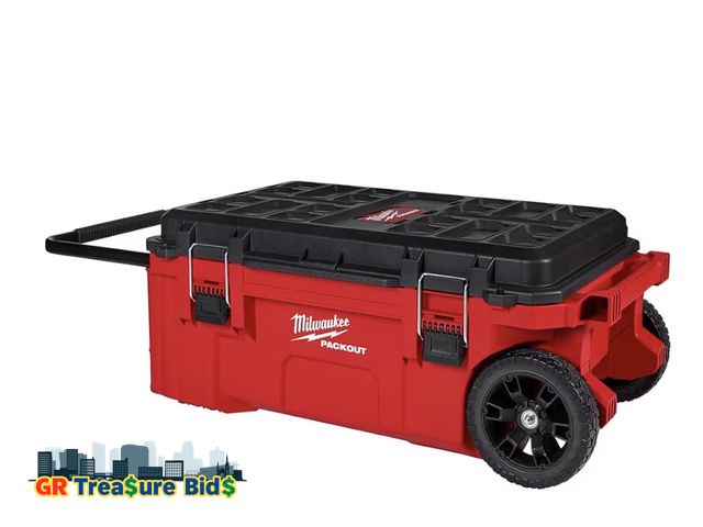 Lot 111-73063 - Milwaukee Chest Tool Rolling PACKOUT 48-22-8428