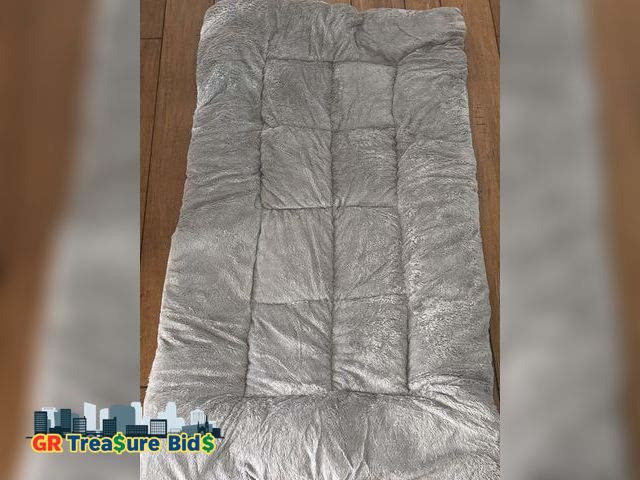 Lot 111-52477 - New Dog Pet Beds Extra Large Plush Dog Bed Sofa Thickened Super Soft Pet Mat Dog Crate Mat Bed for L...