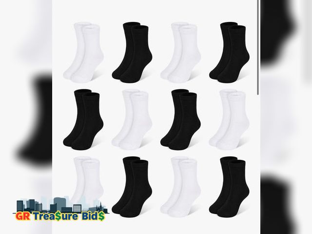Lot 111-72682 - New Kids Socks 15 Pairs Crew Socks
