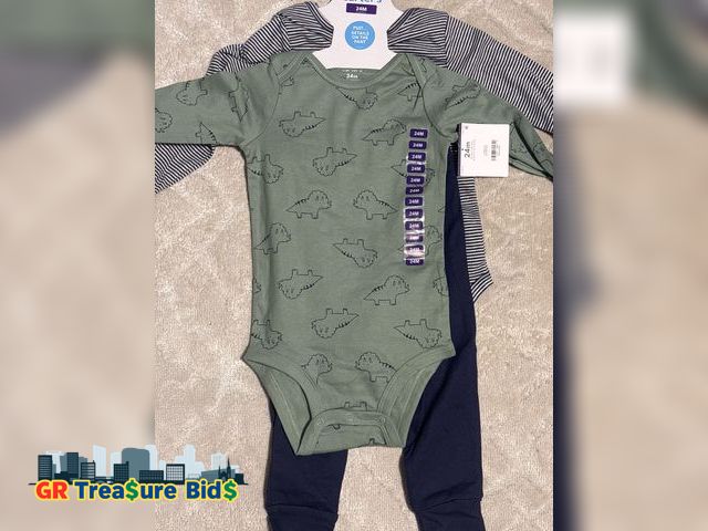 Lot 111-50252 - New Carter's Baby Boys 3-Piece Outfit Set 24 M