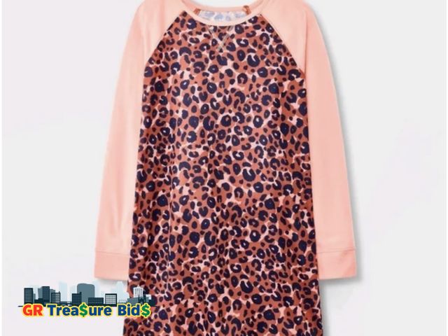 Lot 111-10192 - New Cat &amp; Jack Girls Sleep Shirt Animal Print Pink Nightgown Size M(7/8)