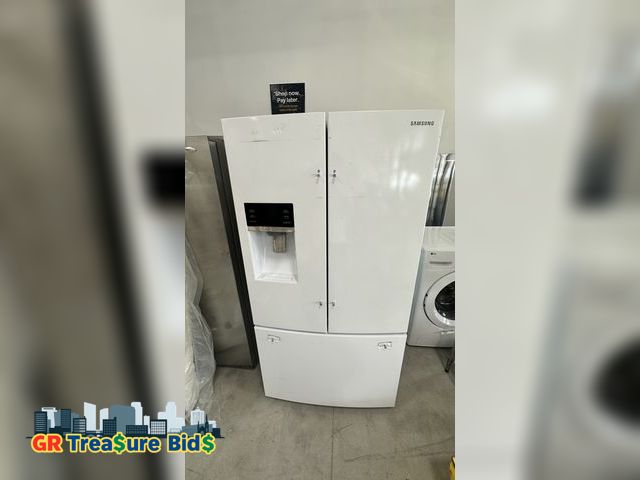 Lot 111-51062 - Scratch & Dent Samsung RF28HFEDBWWAA Refrigerator/Freezer Refrigerator 36 Inch French Door Refrigera...