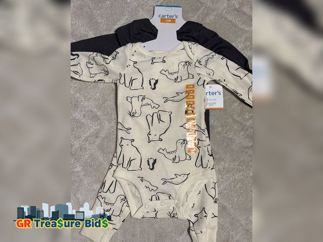 Lot 111-50256 - New Carter's Baby Boys 3-Piece Outfit Set 12 m