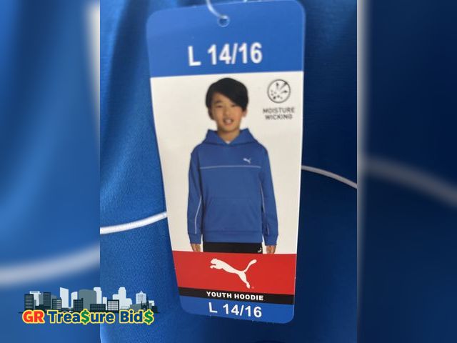 Lot 111-2038 - 1 New PUMA, youth hoodie Large 14/16