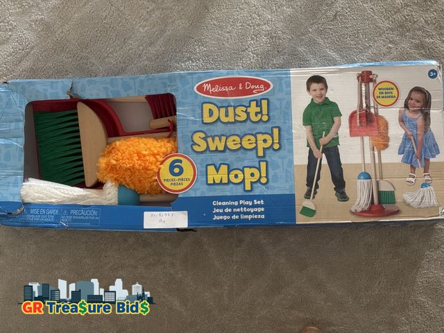 Lot 111-51927 - Melissa&amp;Doug dust sweep mop cleaning play set 6 pieces age 3+