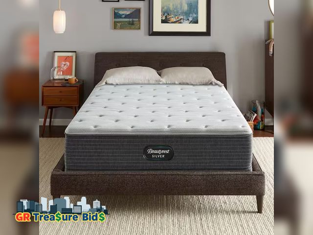 Lot 111-68288 - New Beautyrest Silver BRS900 12" Plush Twin XL Mattress
