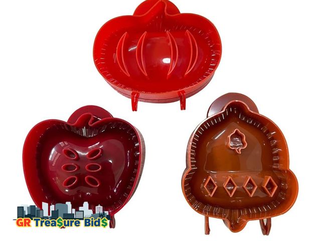 Lot 111-16011 - HUANIZI 3 PCS Pocket Pie Mold Crust Press Dough Press Pastry Tools Easy Use Gift For Baking Lover Do...