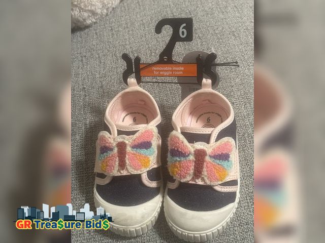 Lot 111-51133 - New Baby Shoes for Boys Girls First Walker Toddler Walking Shoes Barefoot Wide Toe Box Sneakers