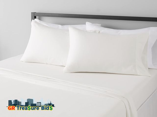 Lot 111-61594 - New Amazon Basics Lightweight Super Soft, Wrinkle-Free, Breathable Microfiber 4 Piece Bed Sheet Set ...