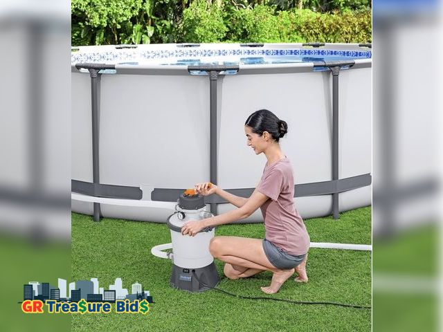 Lot 111-17863 - Bestway 58516E Flowclear 800 Gallon Sand Filter Pool Pump for Above Ground 300 to 4,800 Gallon Swimm...