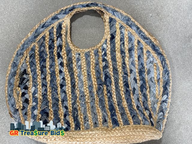 Lot 111-52268 - New Straw Purse Summer Rattan Beach Bags for Women Handwoven Rattan Tote Wicker Bucket Purse and Han...