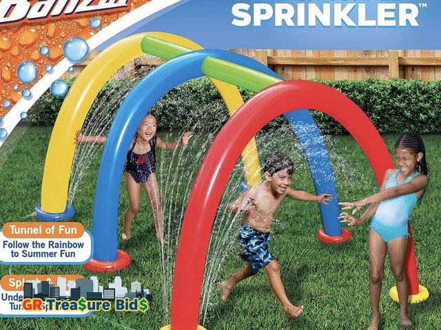 Lot 111-51285 - BANZAI Splash Tunnel Sprinkler, Length: 82 in, Width: 76 in, Height: 50 in, Inflatable Outdoor Backy...