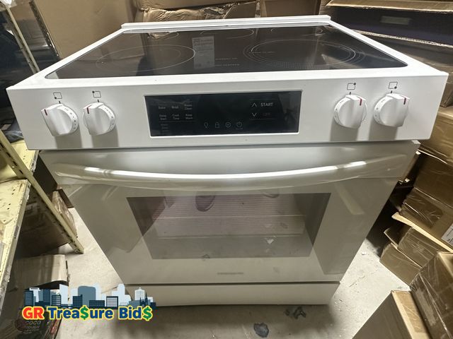 Lot 111-52026 - Frigidaire FCFE3062AWB Range 30" Electric Range with Steam Clean
30-Minute Steam Clean
A light, 30-m...