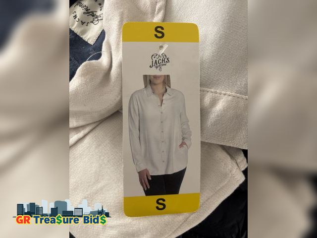 Lot 111-2031 - 1 New Jachs Girlfriend Women's Super Soft Feel Flannel Shirt