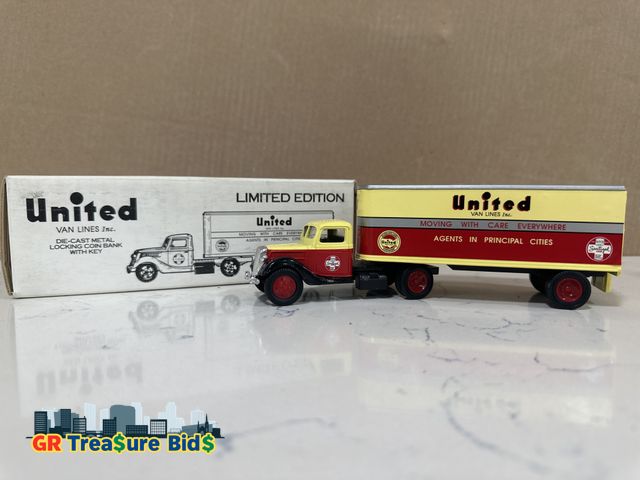 Lot 111-55747 - Racing Champions Nascar Hooters 1:64 Semi Truck Trailer 1992 Alan  Kulwicki (A1)