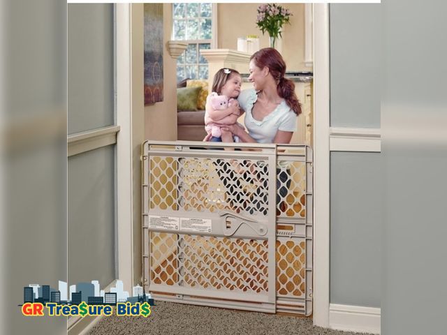 Lot 111-81905 - Toddleroo by North States - Supergate Ergo Baby Gate: Plastic Baby Gate for Stairs &amp; Doorways - ...