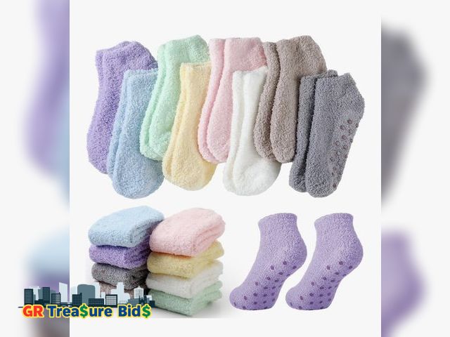 Lot 111-82772 - New 5 Pairs Fuzzy Ankle Socks Bulk for Women Non Slip Short Slipper Socks with Grips Holiday Warm Be...