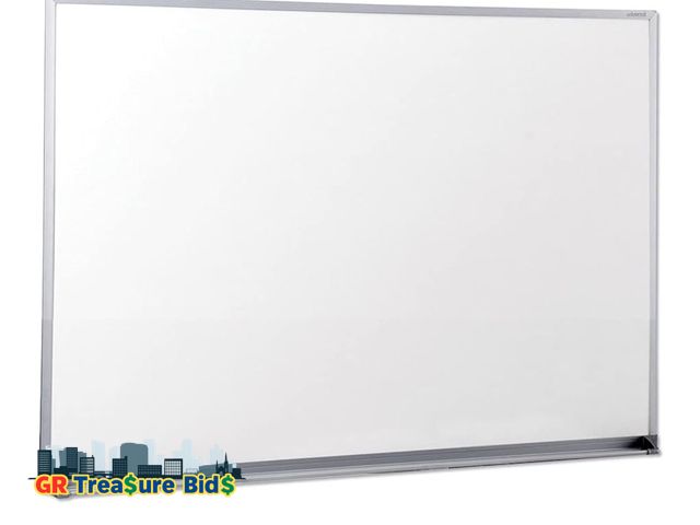 Lot 111-52647 - Universal Melamine Dry Erase Board, 36 X 24 Inches Satin-Finished Aluminum (43623)