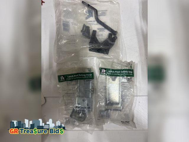 Lot 111-2017 - 3 3pack in one lot 2 latch post safety hasp and one self lock gate ( universal gravity latch)