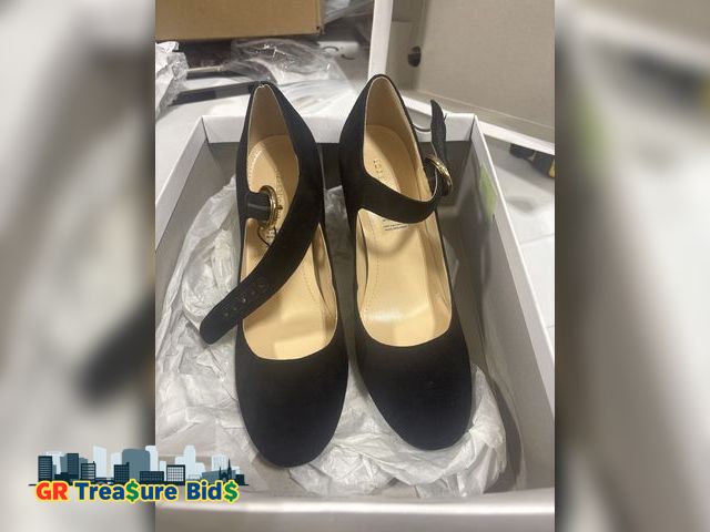 Lot 111-7113 - One pair New Liz claiborne Women's High Heel Ankle Strap Closed Toe Chunky Wedding Pumps Shoes