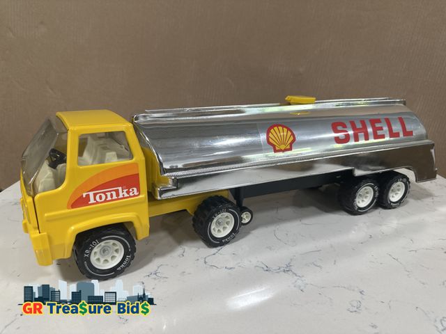 Lot 111-11139 - Vintage Tonka Chevron and Shell Tanker