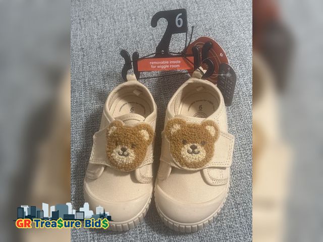 Lot 111-51134 - New Baby Shoes for Boys Girls First Walker Toddler Walking Shoes Barefoot Wide Toe Box Sneakers