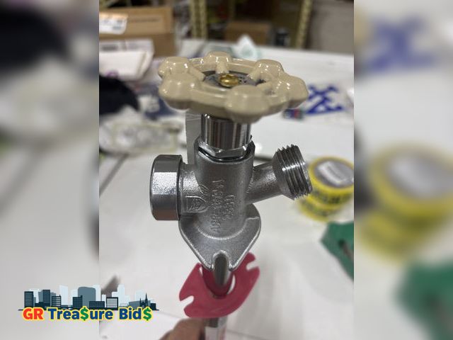 Lot 111-31296 - SUNGATOR Frost Free Sillcock, 12" Push Fit Anti-Siphon Hydrant, 3/4-Inch Hose Bibb x 1/2-Inch Push A...