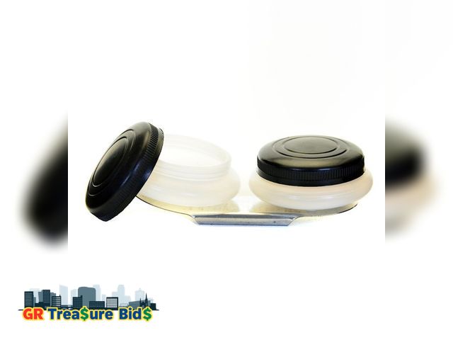Lot 111-19008 - Lot of 3 Double Plastic Palette Paint Cups With Lids