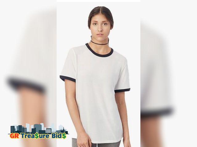 Lot 111-75915 - Nenoná Large Women’s white T-Shirt with black crew.