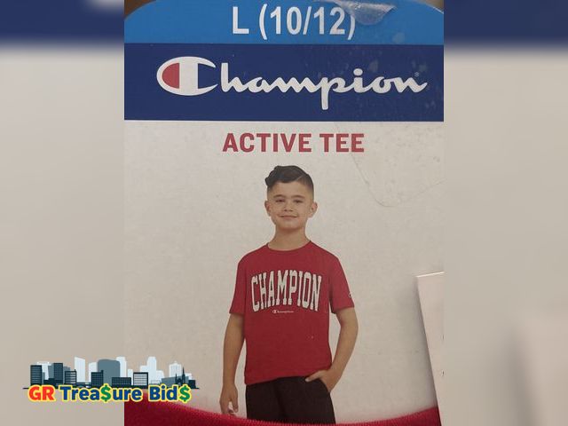 Lot 111-55013 - Champion Boys T-Shirt Soft Cotton Blend Short Sleeve Tee with Fun Logo Prints
Size L(10/12)