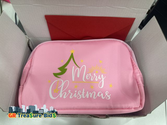 Lot 111-9882 - New pink bag with gift note