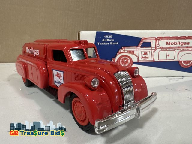 Lot 111-18908 - New ERTL 4905 Mobil Gas 1939 Airflow Tanker Die Cast Bank Socony Vacuum Oil