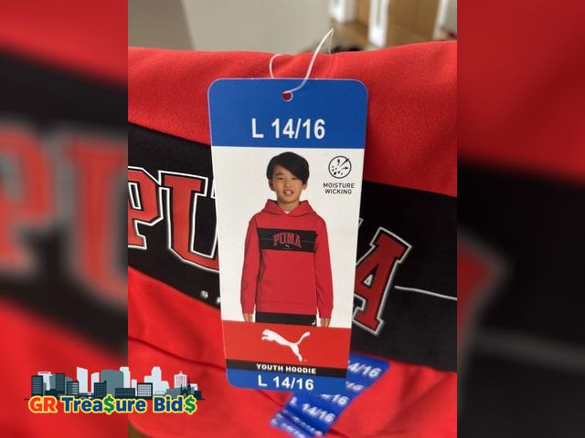 Lot 111-2041 - 1 New PUMA, youth hoodie Large 14/16