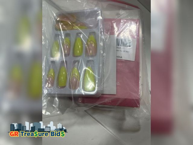 Lot 111-68860 - Nails, Wet &amp; Dry Mascara , and Setting powder all in in pack.