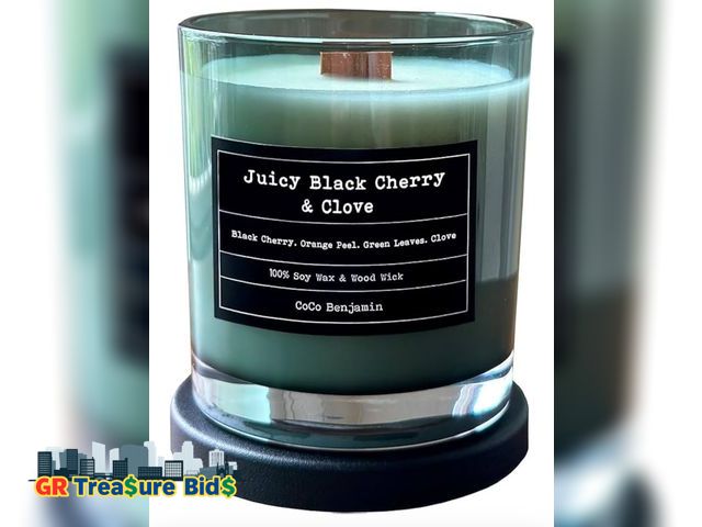 Lot 111-31871 - Wooden Wick, 100% Soy, Highly Scented, Hand Poured, 8 oz (Juicy Black Cherry &amp; Clove)