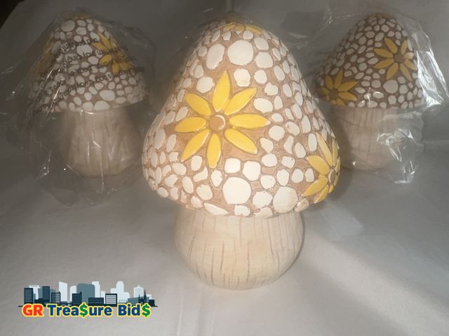 Lot 111-92737 - New Lot of (4) decoration mushrooms ceramic