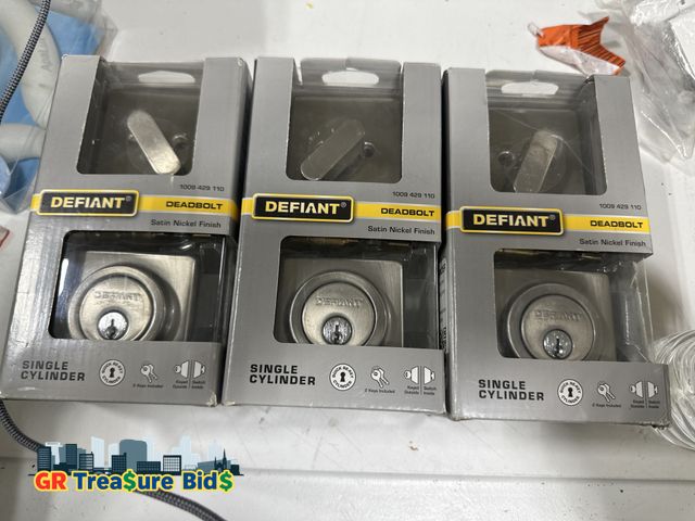 Lot 111-90657 - New Lot of (3) Defiant
Square Satin Nickel Single Cylinder Deadbolt