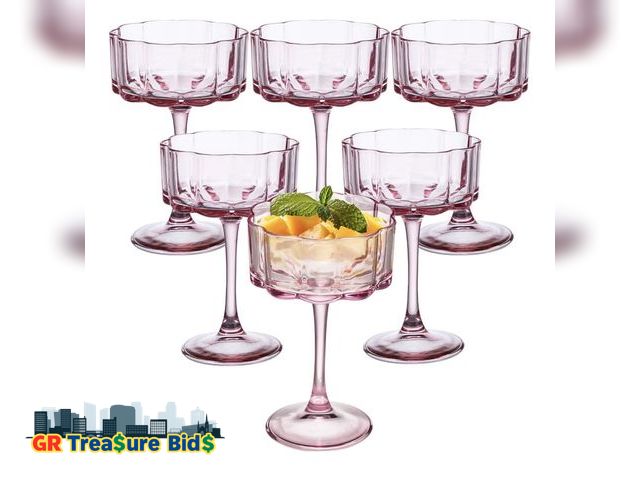 Lot 111-69063 - New Vintage Champagne Coupes Glass Cute Martini Cocktail Acrylic set of 4