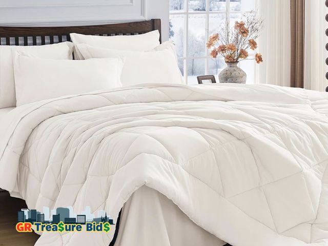 Lot 111-52282 - New KASENTEX COMFORTER SET SOFT&amp;COZY TWIN/TWIN XL