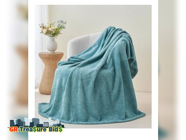Lot 111-26453 - New NEWCOSPLAY Knitted Light Teal Blanket Super Soft Plush Throw for Couch Fuzzy Fluffy Microfiber L...