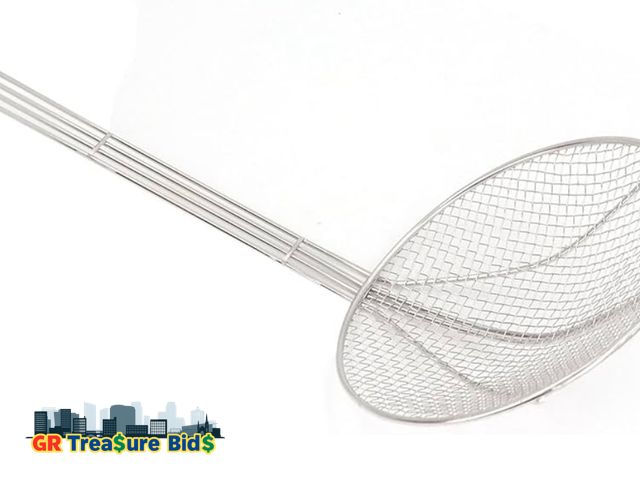Lot 111-48201 - Strainer Ladle, Long Handle Heat Resistant Stainless Steel Skimmer Spoon Fine Mesh for Cooking (20CM...
