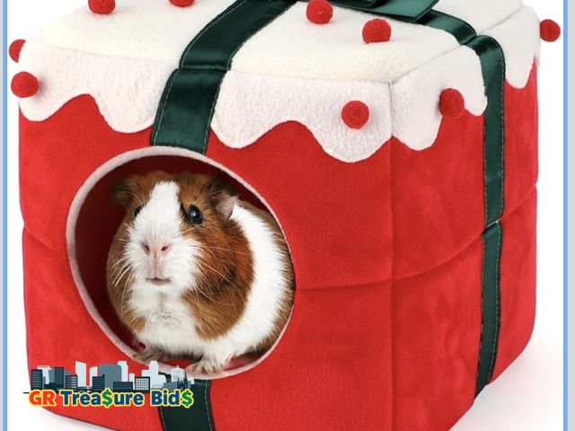 Lot 111-52491 - New BWOGUE Christmas Guinea Pig Hideout, Winter Warm Guinea Pig Bed Cave Washable Small Animal Chris...