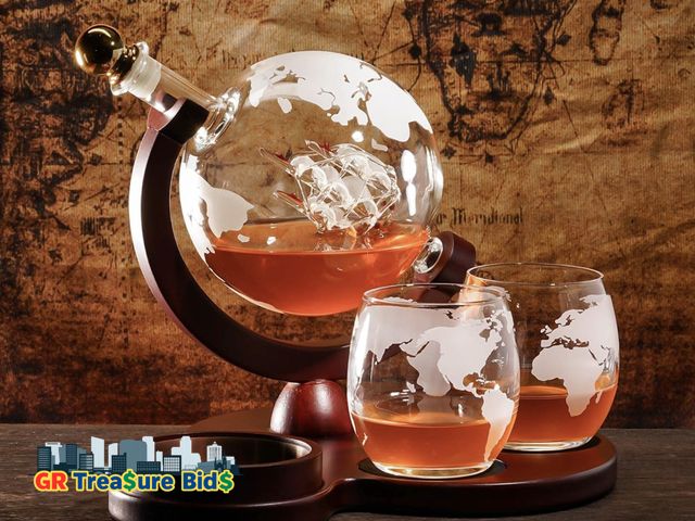 Lot 111-86544 - oaksea glass, wood Globe Decanter 850ML