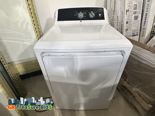 Lot 111-999972 - GE GTX52GASP0WB Dryer GE 6.2 CU. FT. CAPACITY GAS DRYER WITH UP TO 120 FT.

Even Airflow
This top lo...